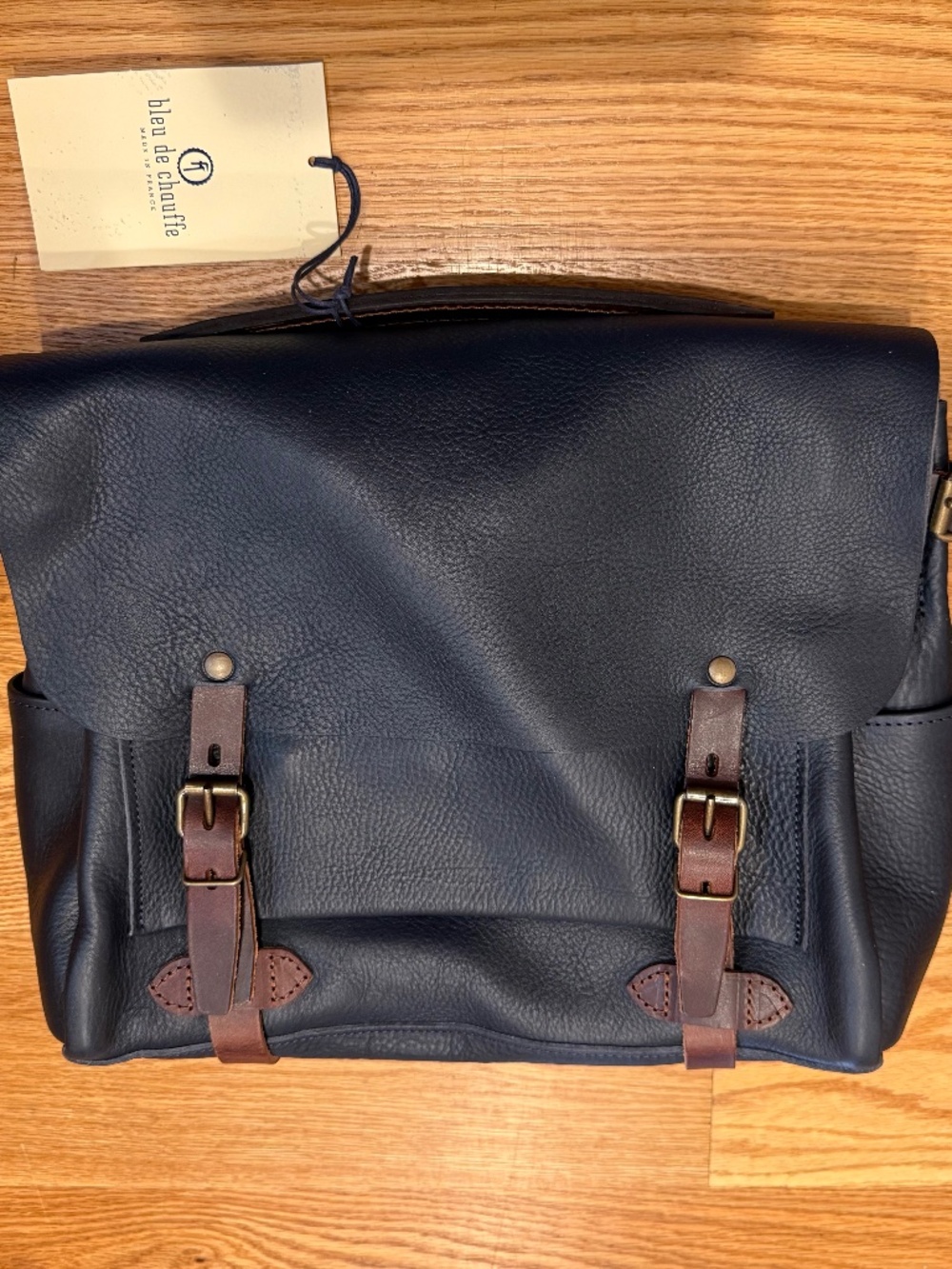 bleu de chauffe leather Postman bag Éclair M in Marine/Pain brulé NWT